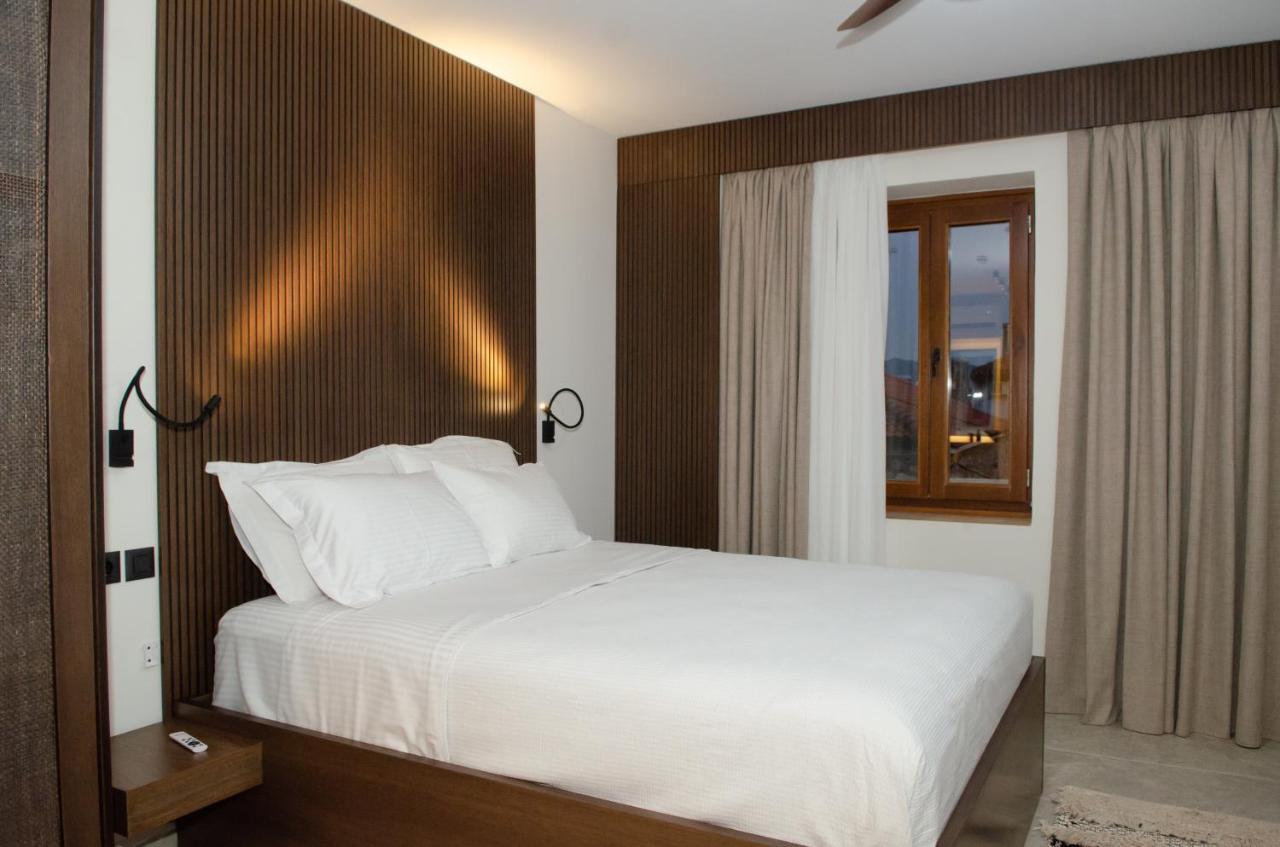 Leone Suites Nafpaktos Buitenkant foto